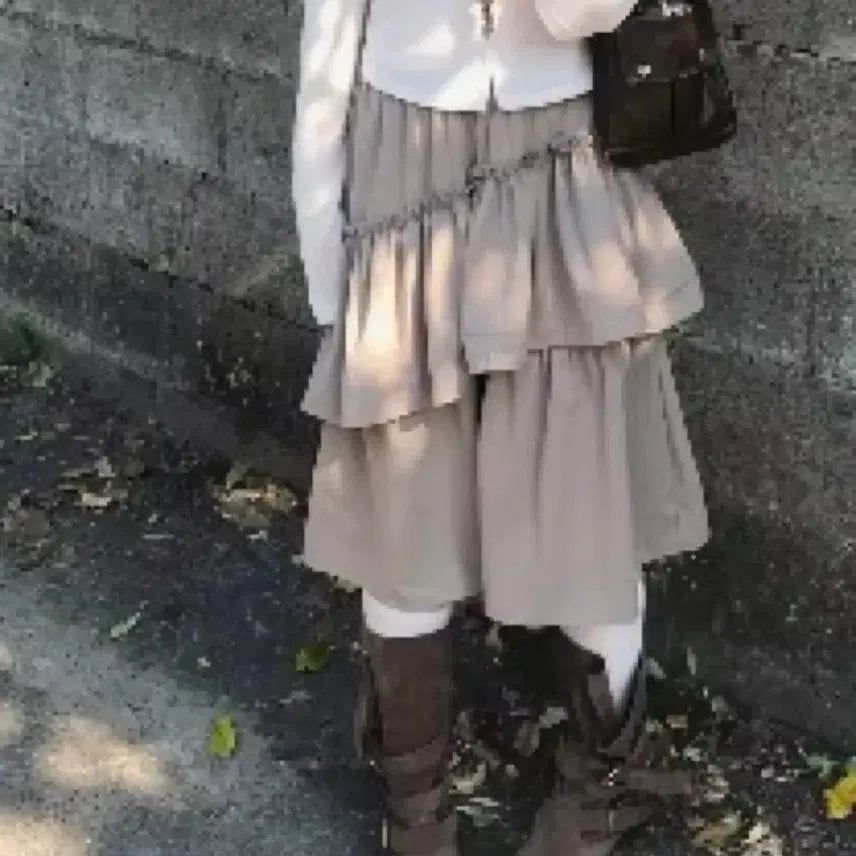 [BUNJANG] Ablie Crinkle Tiered Midi Skirt Beige / 에이블리 바스락 캉캉 미디 스커트 베이지 free