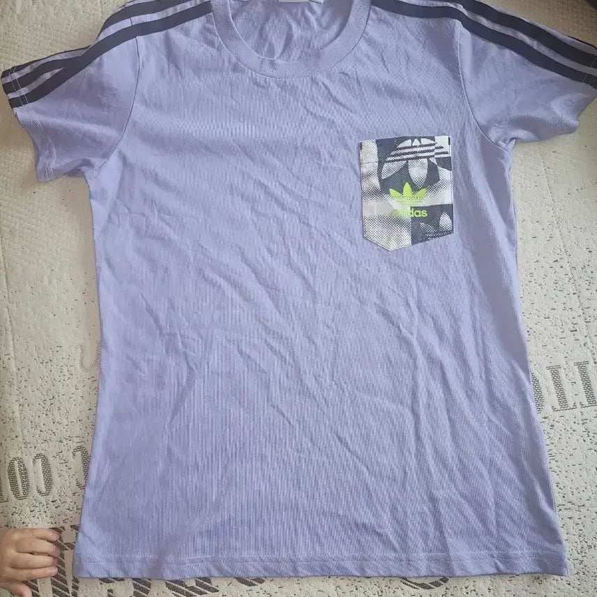 [BUNJANG] Adidas Short Sleeve T-Shirt Purple Pocket Print / 아디다스 반팔 티셔츠 연보라색 포켓 프린팅