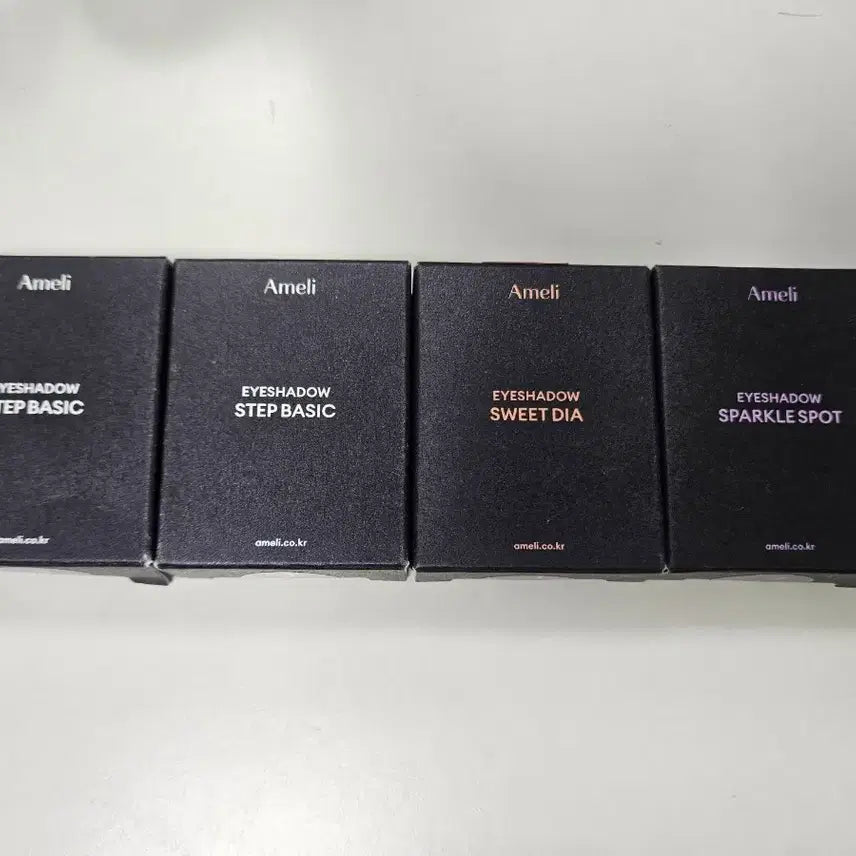 [BUNJANG] Ameli Eyeshadow (Macaron Grey, Ballerina, Angel Blood, Vanilla Shock) / 아멜리 아이섀도우 마카롱그레이/발레리나/엔젤블러드/바닐라쇼크