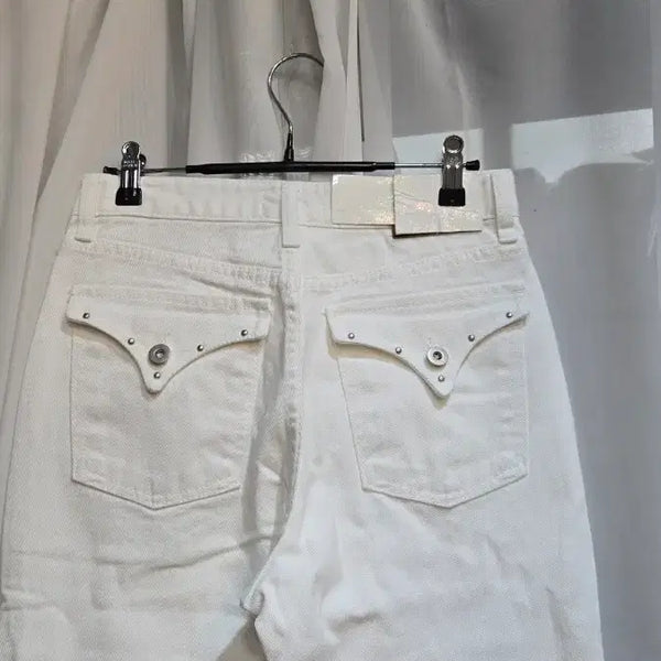 [BUNJANG] Women's Semi-Flared White Jeans with Back Pockets / S,M,L 693 뒷포켓 세미나팔 화이트진