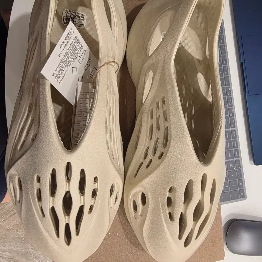 [BUNJANG] Adidas Yeezy Foam Runner Sand (2024) Size 285 / 이지 폼 러너 285