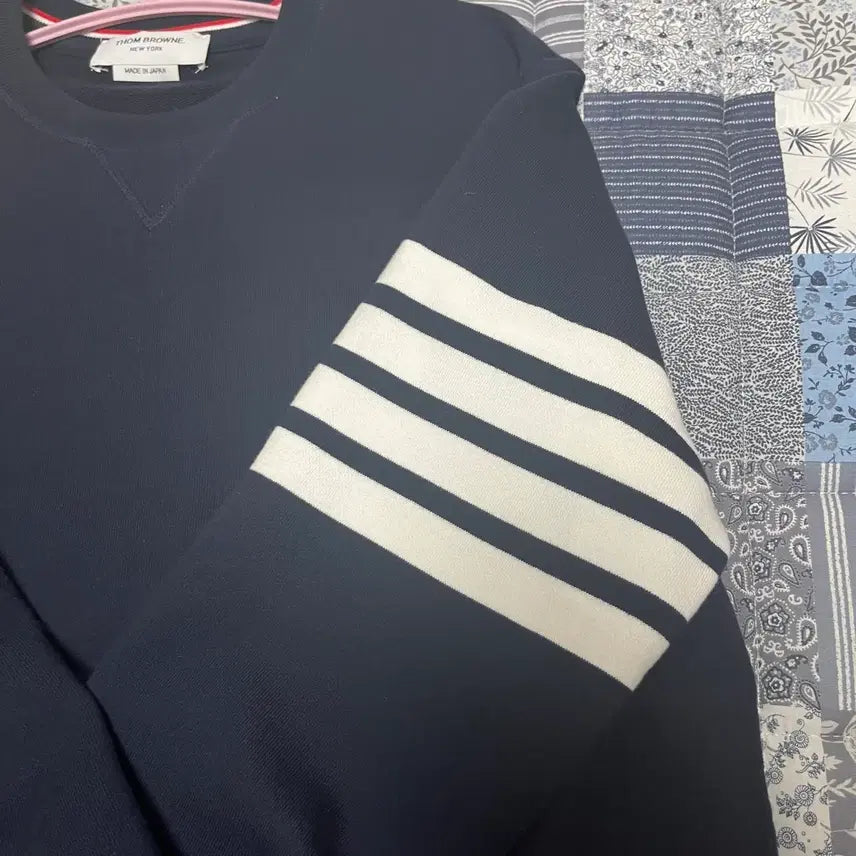 [BUNJANG] Thom Browne Four-Bar Armband Sweatshirt Navy Size 4 / 톰브라운 4선 완장 맨투맨 네이비 4싸