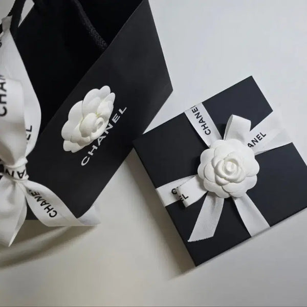 [BUNJANG] Chanel Accessory Box with Shopping Bag / 샤넬  악세사리 박스 (17x17x4) 쇼핑백 @ 샤넬박스