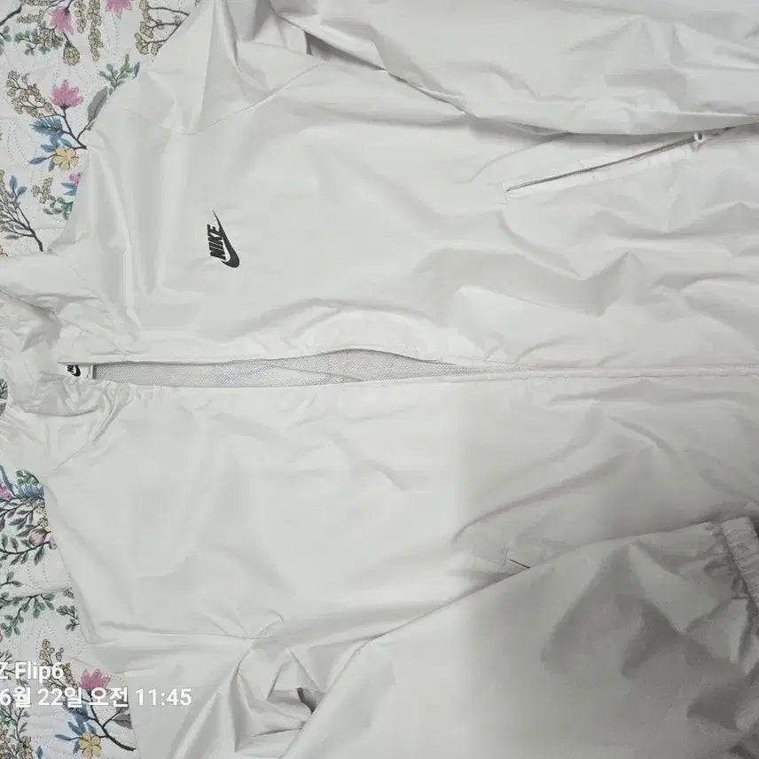 [BUNJANG] Nike White Windbreaker Jacket XL / 나이키 바람막이 XL사이즈