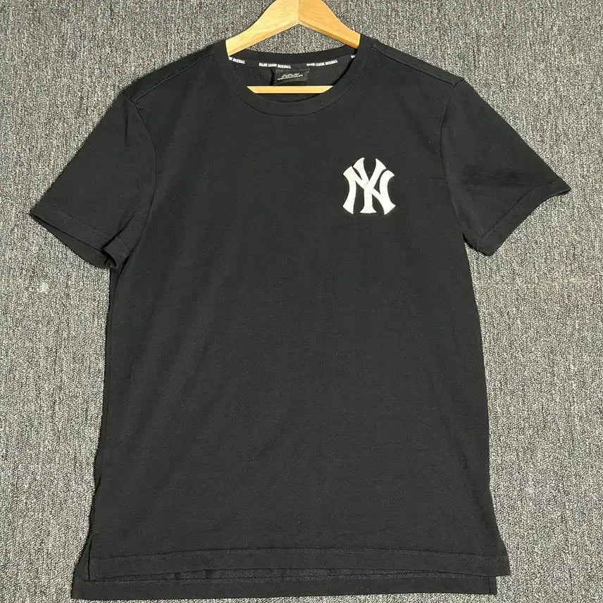 [BUNJANG] MLB New York Yankees Black T-Shirt / MLB 뉴욕 양키스 반팔 티셔츠 블랙 95