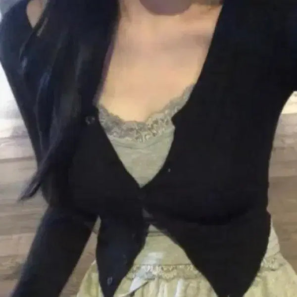 [BUNJANG] V-Neck Cropped Cardigan Black / 브이넥 크롭 가디건 (총장 50)
