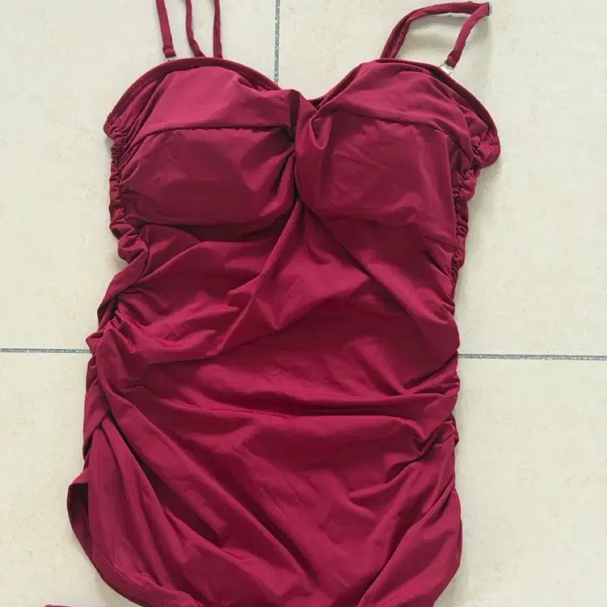 [BUNJANG] Burgundy Shirring Bikini Swimsuit Set / 버건디 셔링 비키니 수영복 세트