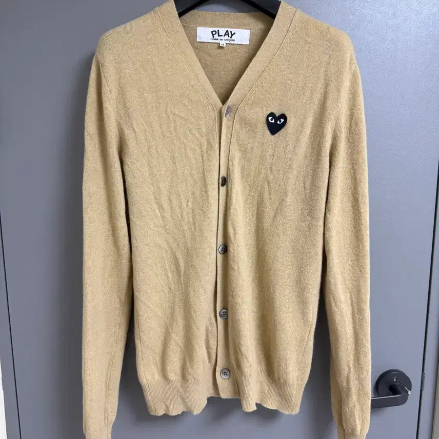 [BUNJANG] Comme des Garçons PLAY Black Heart Beige Cardigan / [M] 꼼데가르송 PLAY 블랙하트 베이지 가디건 정품
