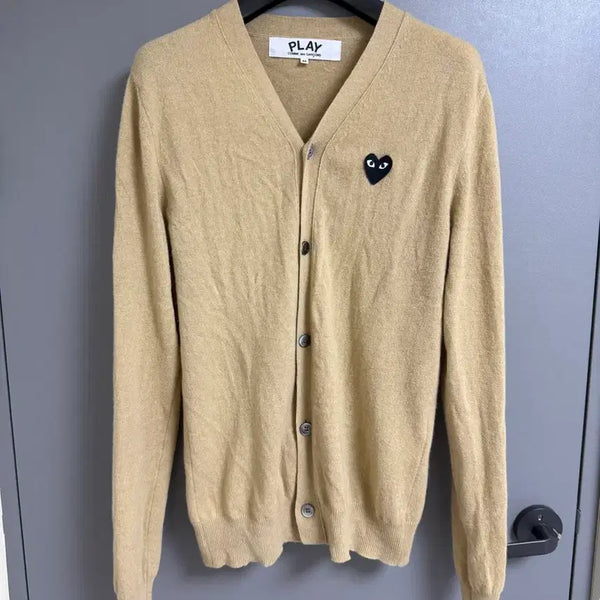 [BUNJANG] Comme des Garçons PLAY Black Heart Beige Cardigan / [M] 꼼데가르송 PLAY 블랙하트 베이지 가디건 정품