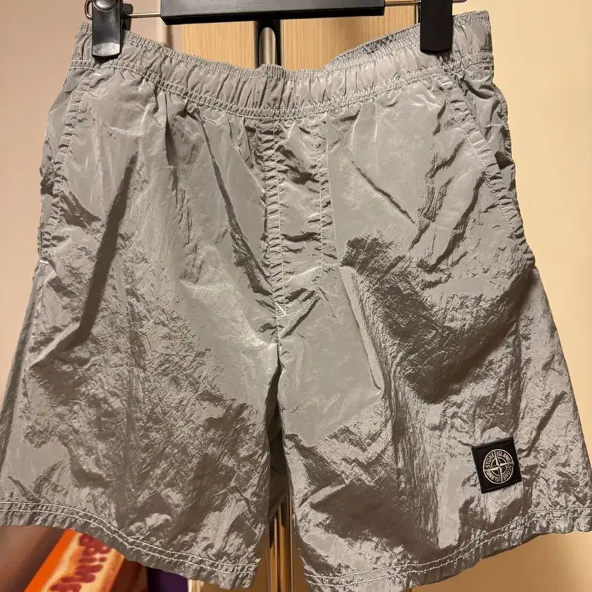 [BUNJANG] Stone Island Nylon Metal Shorts Silver / 스톤아일랜드 나일론메탈 반바지 실버 미친 가격에 판매합니다!