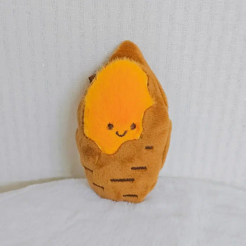 [BUNJANG] Roasted Sweet Potato Plush Keychain / 쏙 빠지는 군고구마 인형 키링