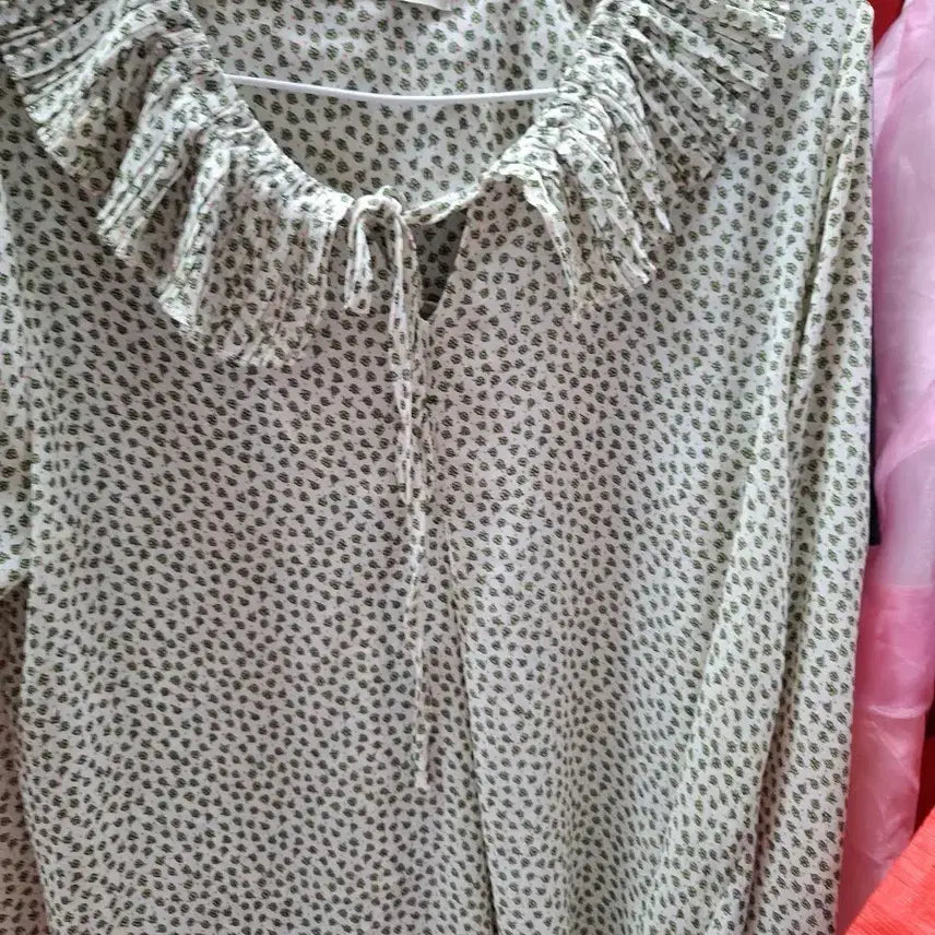 [BUNJANG] Flower Pattern Frill Blouse / 플라워 패턴 프릴 블라우스. 77
