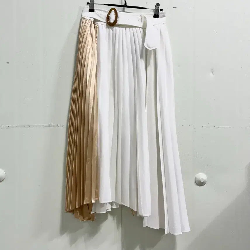 [BUNJANG] On&On Pleated Asymmetrical Belted Skirt / on&on 온앤온 플리츠 언발 벨티드 스커트 1