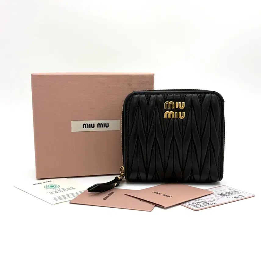 [BUNJANG] Miu Miu Matelassé Zip Wallet Black (5ML522) / 미우미우 마테라쎄 지퍼 반지갑 블랙 (5ML522)