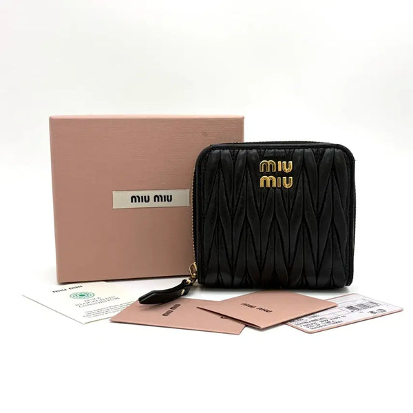[BUNJANG] Miu Miu Matelassé Zip Wallet Black (5ML522) / 미우미우 마테라쎄 지퍼 반지갑 블랙 (5ML522)