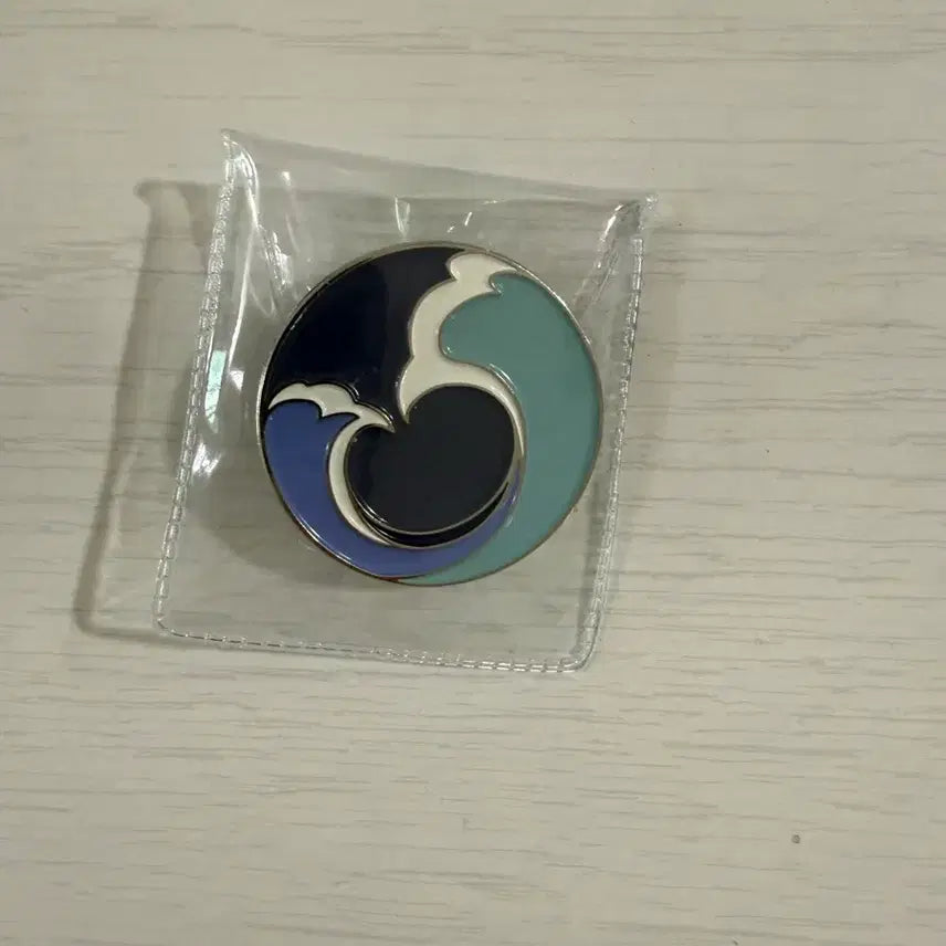 [BUNJANG] MICHU W2RDO Metal Badge / 미츄 W2RDO's Metal Badge (위도 금속뱃지)