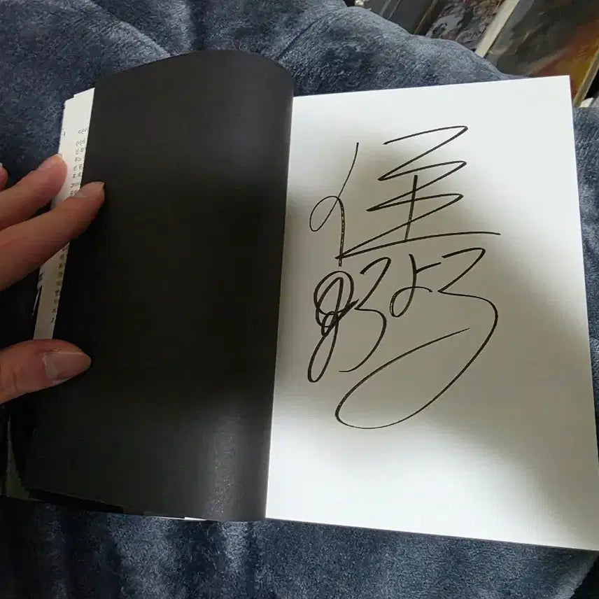 [BUNJANG] Yoru Sumino Signed Edition of "The Night Monster" / 스미노 요루 밤의 괴물 사인본