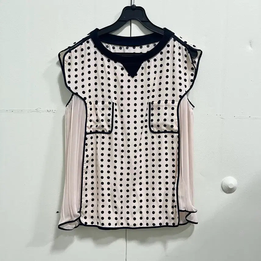 [BUNJANG] Ozhosec Ozcecon Rayon Pleated Layered Sleeveless Blouse Size 55 / 오즈세컨 레이온 플리츠 레이어드 민소매 블라우스 55
