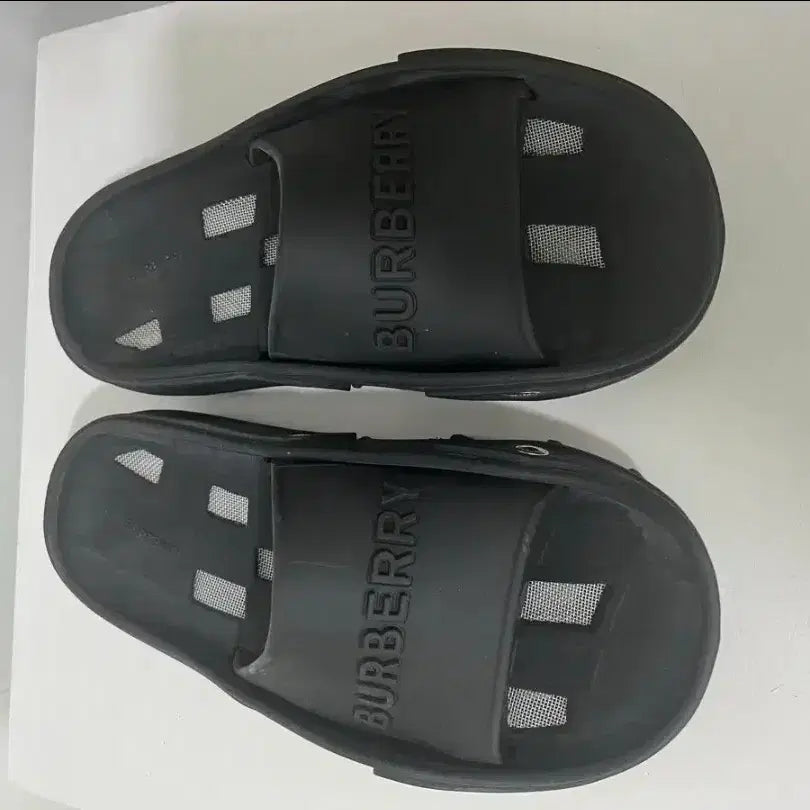 [BUNJANG] Burberry Authentic Leather Slides Sandals / 버버리 정품 슬리퍼 255(39)