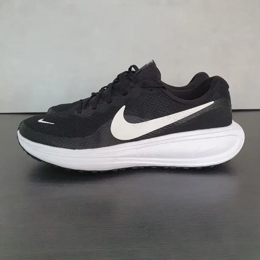 [BUNJANG] Nike Revolution 8 Black White Men's Running Shoes / 나이키 레볼루션 8 블랙 화이트 (275)