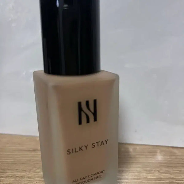 [BUNJANG] Hera Silky Stay Foundation 25N1 (Sealed) / 헤라 실키스테이 25N1 (미개봉) (최근구매)