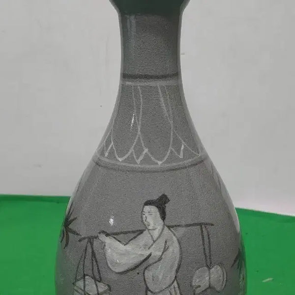 [BUNJANG] Celadon Porcelain Vase with Bamboo, Chrysanthemum, and Lotus Motifs / 청자 광구병