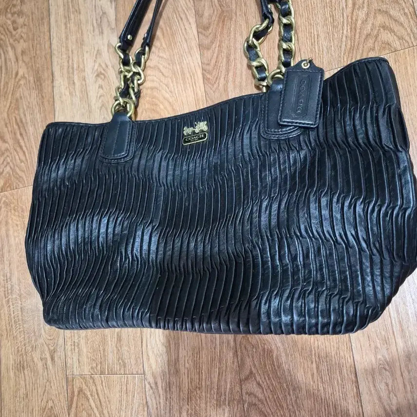 [BUNJANG] Coach Shirring Shoulder Bag Black / 코치 셔링 숄더백 블랙