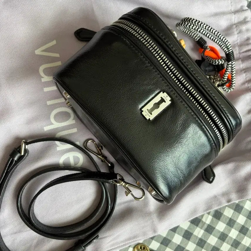 [BUNJANG] BUNQ Perfect Cosmetic Shoulder Bag Vanity Black / 분크 퍼펙 코스메틱 숄더백 베니티 블랙