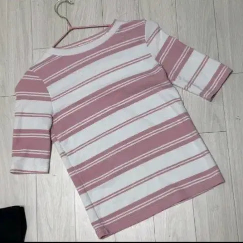 [BUNJANG] Pink Striped Short-Sleeve Knit / 핑크 스트라이프 반팔 니트