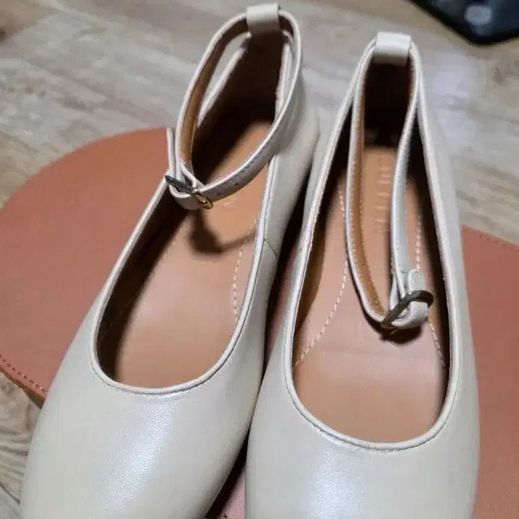 [BUNJANG] Querin Roma Ballerina Flat Shoes Beige 235 / (새상품) 쿠에른 로마 발레리나 플랫슈즈 235