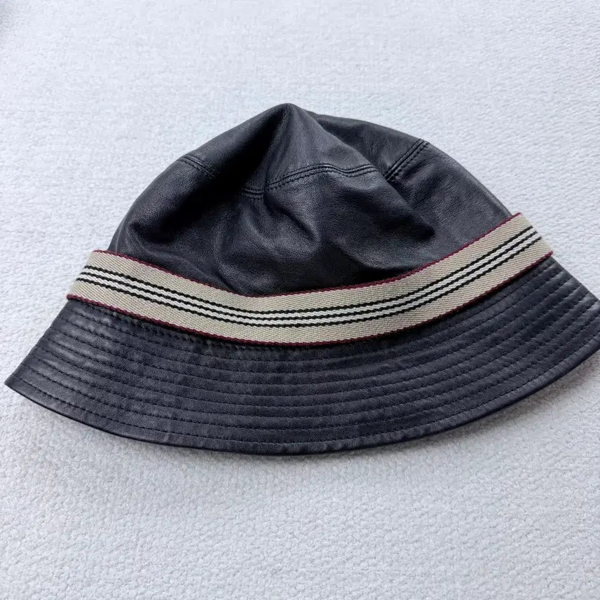 [BUNJANG] Burberry London Vintage Leather Bucket Hat / 버버리 런던 빈티지 가죽 버킷햇