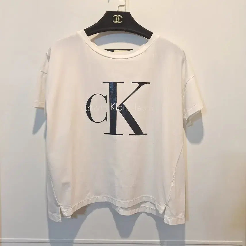 [BUNJANG] Calvin Klein Women's Round Neck T-Shirt / 캘빈클라인 여성 라운드넥 티셔츠