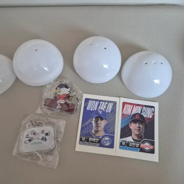 [BUNJANG] KBOX Lotteria Collaboration Sealed Sticker & Keyring / KBOX롯데 기획 미개봉 스티커&키링