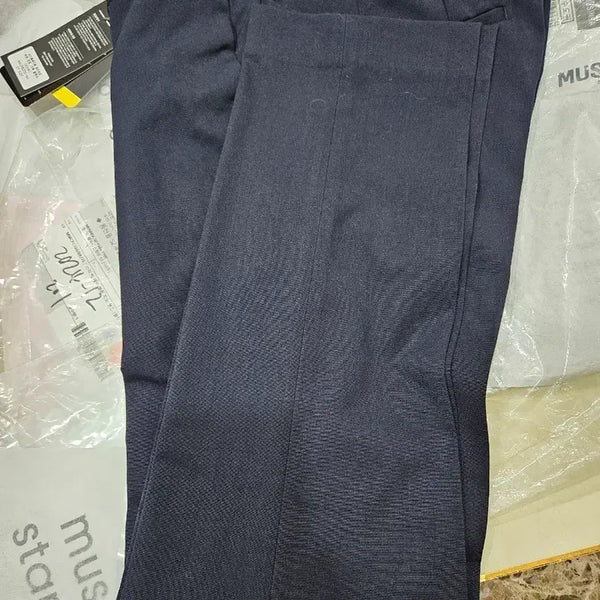 [BUNJANG] Musinsa Standard Navy Tapered Slacks (10-length, Size 27) / 무신사 스탠다드 네이비 테이퍼드 슬랙스 10부 27사이즈 팝니다