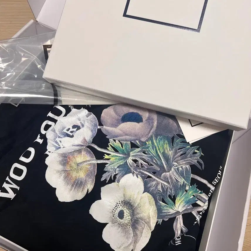 [BUNJANG] WooYoungMi 23FW Flower Back Logo Hoodie Black Size 46 / [풀구성/46] 23FW 우영미 플라워 백로고 후드티 블랙