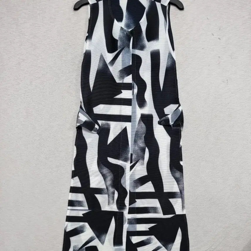 [BUNJANG] Yoits Pleats One-Piece Jacket White/Black Pattern / 요이츠 플리츠 원피스 자켓 흰검 패턴 여자66사이즈ㅡ0414ㅇㅇ