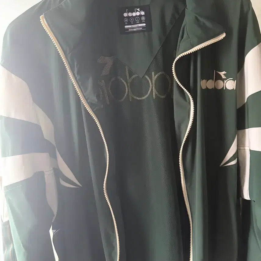 [BUNJANG] Diadora Windbreaker XL / 디아도라 바람막이 xl