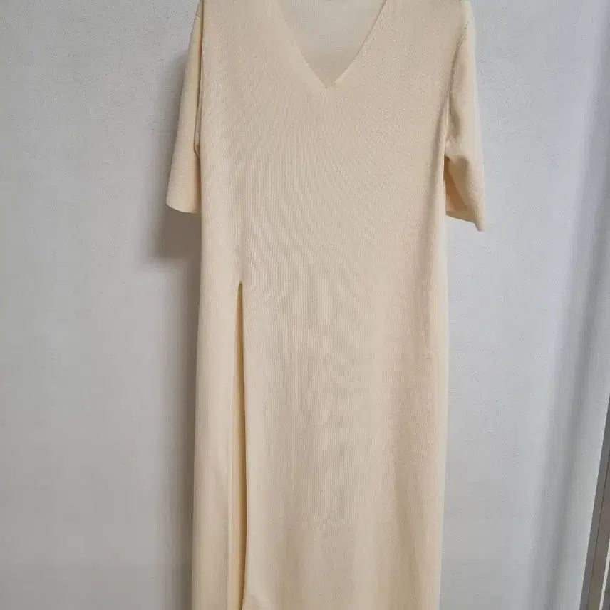 [BUNJANG] DKNY V-Neck Long Slit Top / 정품  DKNY 브이넥 롱 슬릿 (레이어드하심 넘넘 세련)