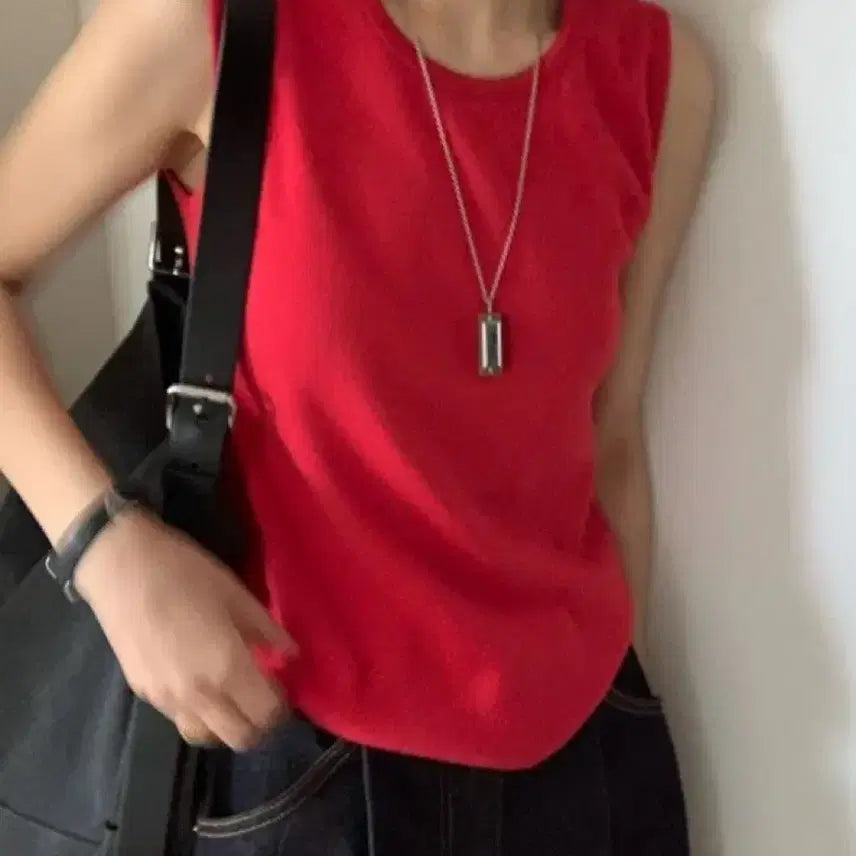 [BUNJANG] Red Sleeveless T-Shirt / 레드 나시 빨강 민소매 펀칭 아일렛 레이스 유넥 슬리브리스 티셔츠