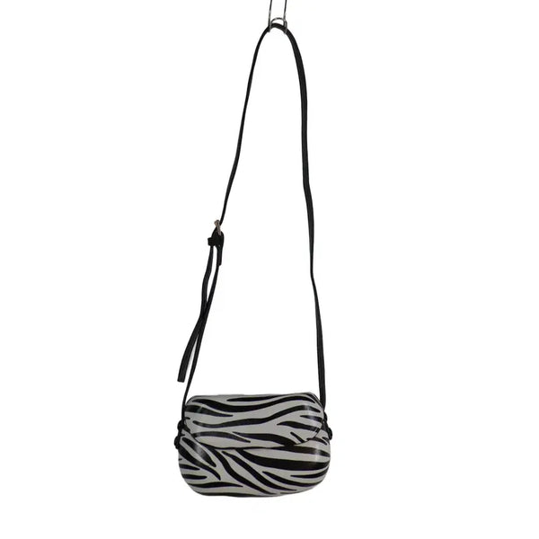 [BUNJANG] Zebra Pattern Mini Crossbody Bag with Chain / 지브라 패턴 미니 크로스백 블랙 화이트 체인백