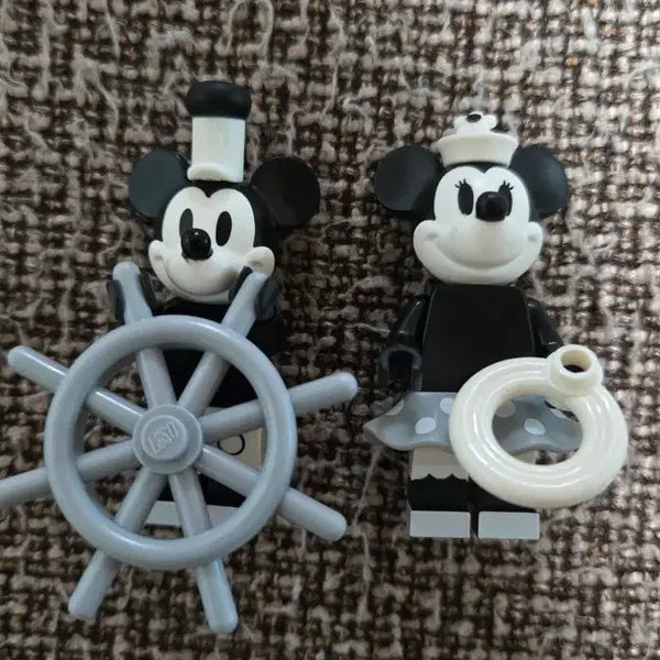 [BUNJANG] LEGO Disney Black & White Mickey Mouse + Minnie Mouse / 레고 디즈니 흑백 미키마우스 + 미니마우스
