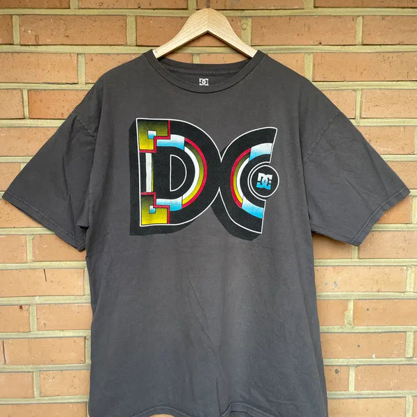 [BUNJANG] DC Shoes Retro Big Logo Graphic T-Shirt XL / [XL] DC Shoes 디씨슈즈 레트로 빅 로고 그래픽 티셔츠 e25