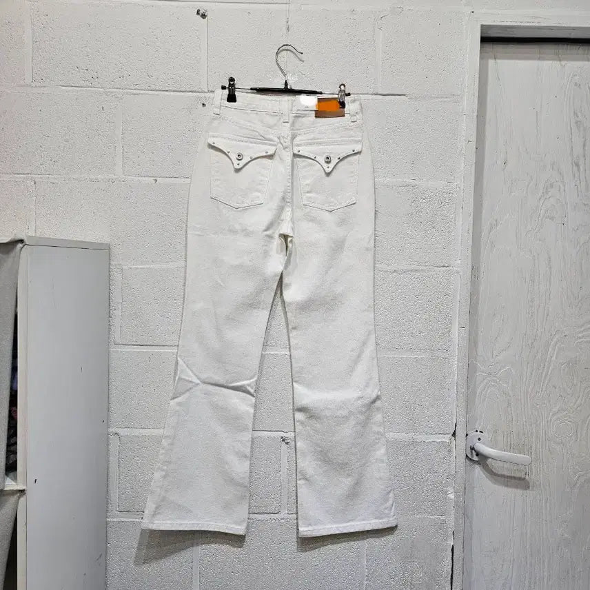 [BUNJANG] Back Pocket Bootcut Cotton Pants - White / S사이즈 뒷포켓 부츠컷 코튼 팬츠-화이트(693)