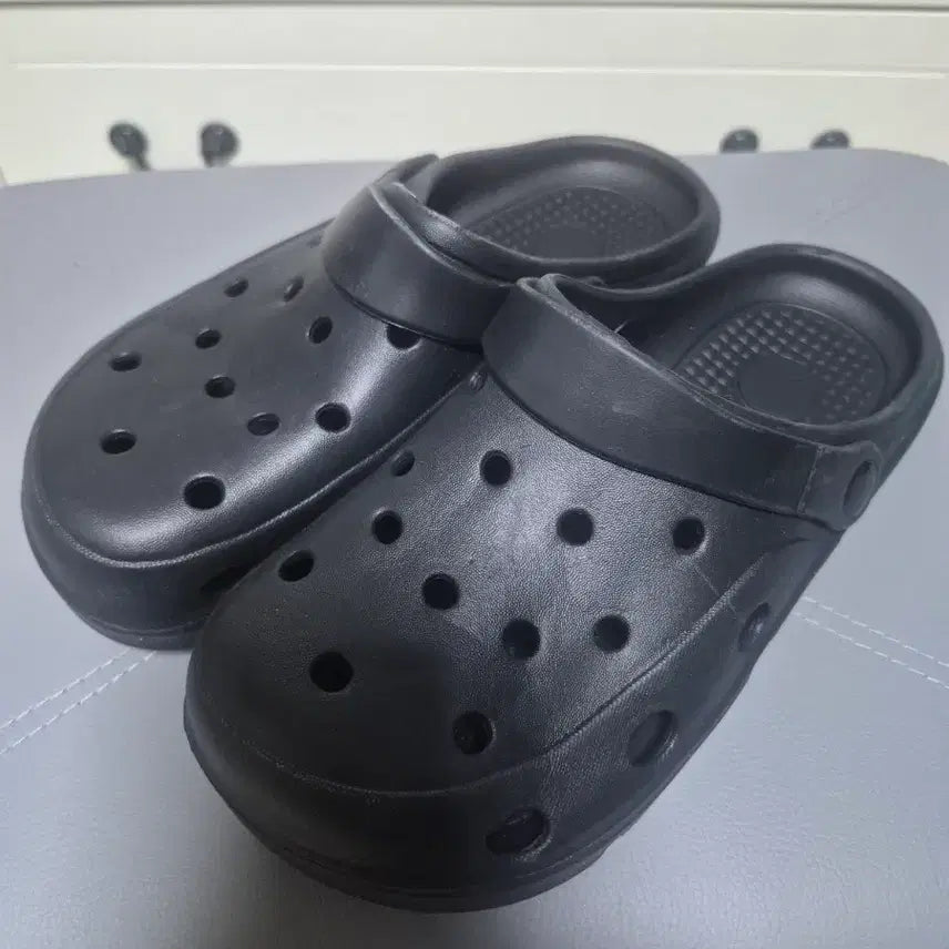 [BUNJANG] Black Clogs (Size 38/39) / 블랙 클록스 38/39.새상품