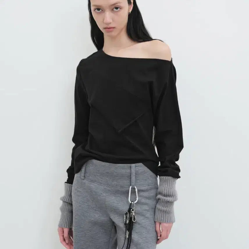 [BUNJANG] Yoonse Off-Shoulder Top Black / 윤세 오프숄더 탑 블랙 (새상품)