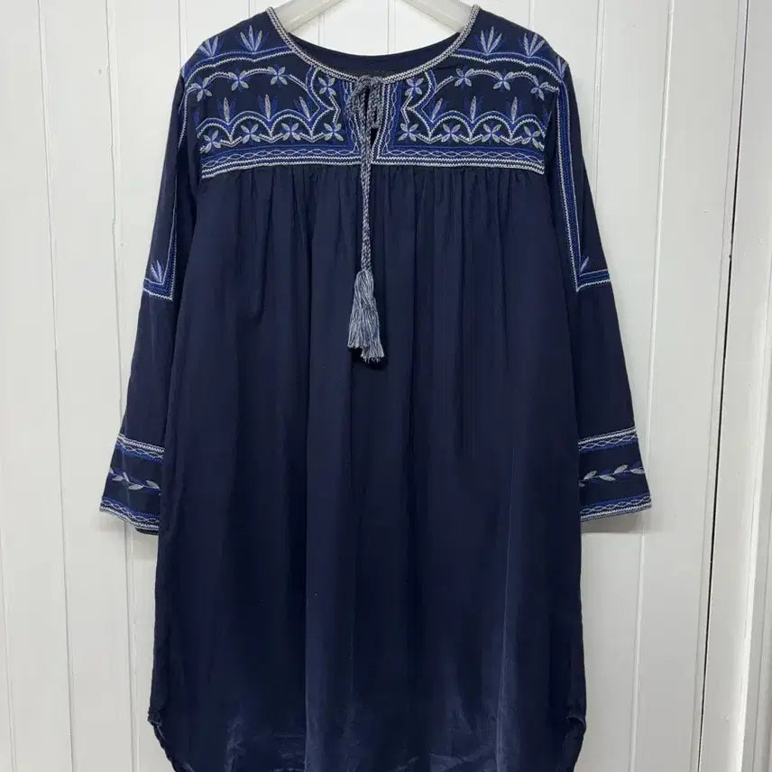 [BUNJANG] MIXXO Navy Embroidered Cotton Dress Size S (55) / 미쏘 네이비 자수 면 원피스 S(55)  나