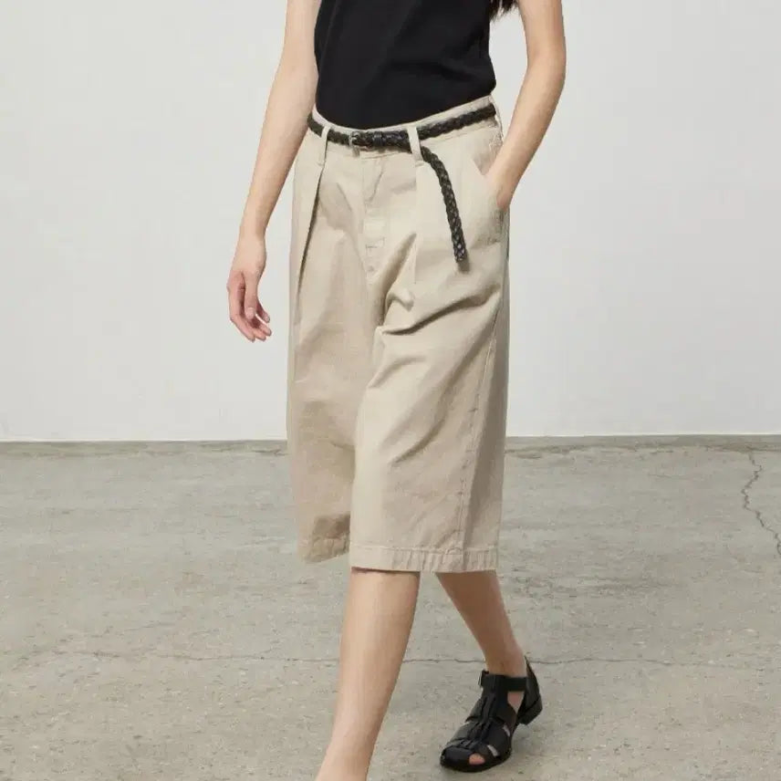 [BUNJANG] NOTIA Cotton One Tuck Bermuda Shorts Beige M / 노티아 cotton one tuck 버뮤다 팬츠 베이지 M