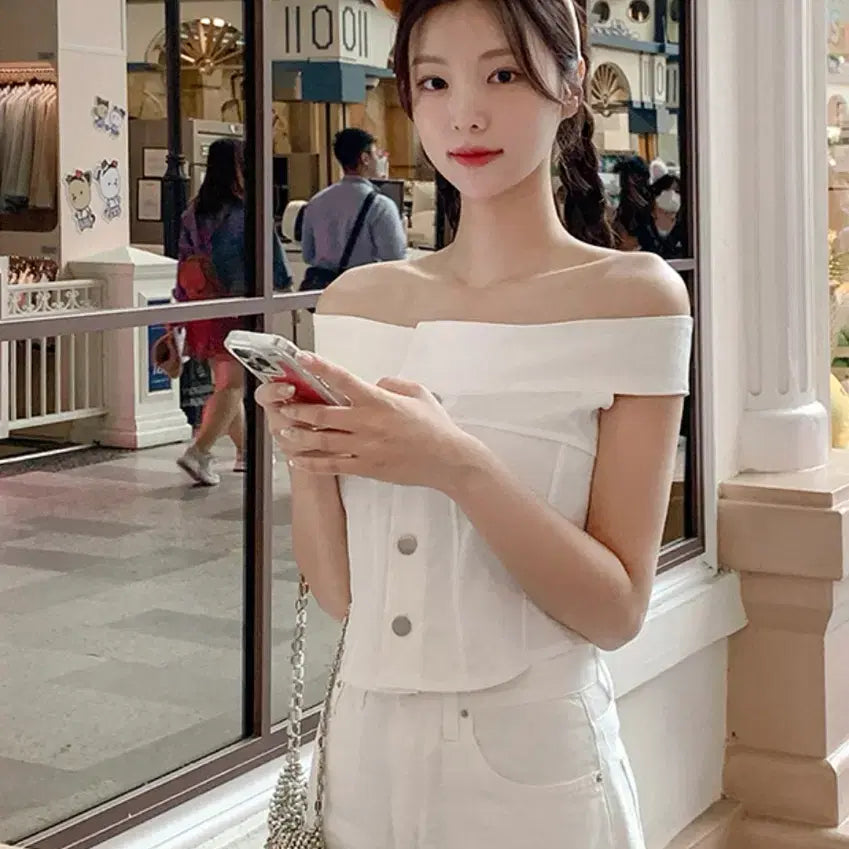 [BUNJANG] Atrangs Off-the-Shoulder Button Cropped Top (White) - Sealed / [아뜨랑스 미개봉]청순섹시 오프숄더 버튼 크롭 탑 (화이트)