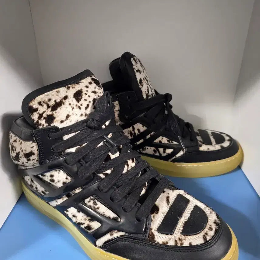 [BUNJANG] Alejandro Ingelmo TRON Pony Hair High-Top Sneakers / [극미중고] 알레한드로 인겔모 트론 송치 하이탑 스니커즈 (레어템]