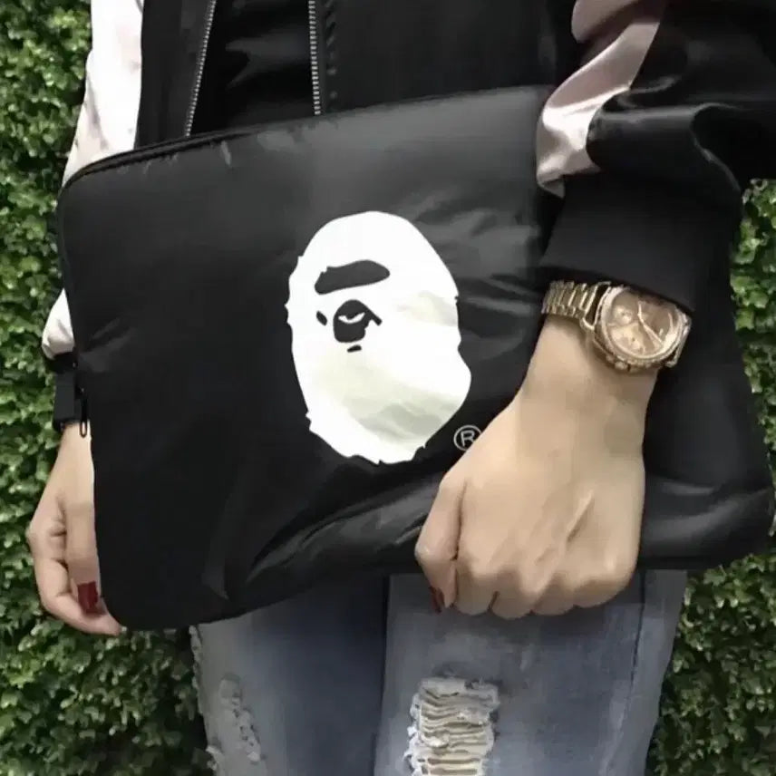 [BUNJANG] BAPE White/Black Laptop Pouch (Original, Unsealed) / (국내배송) - 베이프 흰/검 노트북 파우치(정품/미개봉)